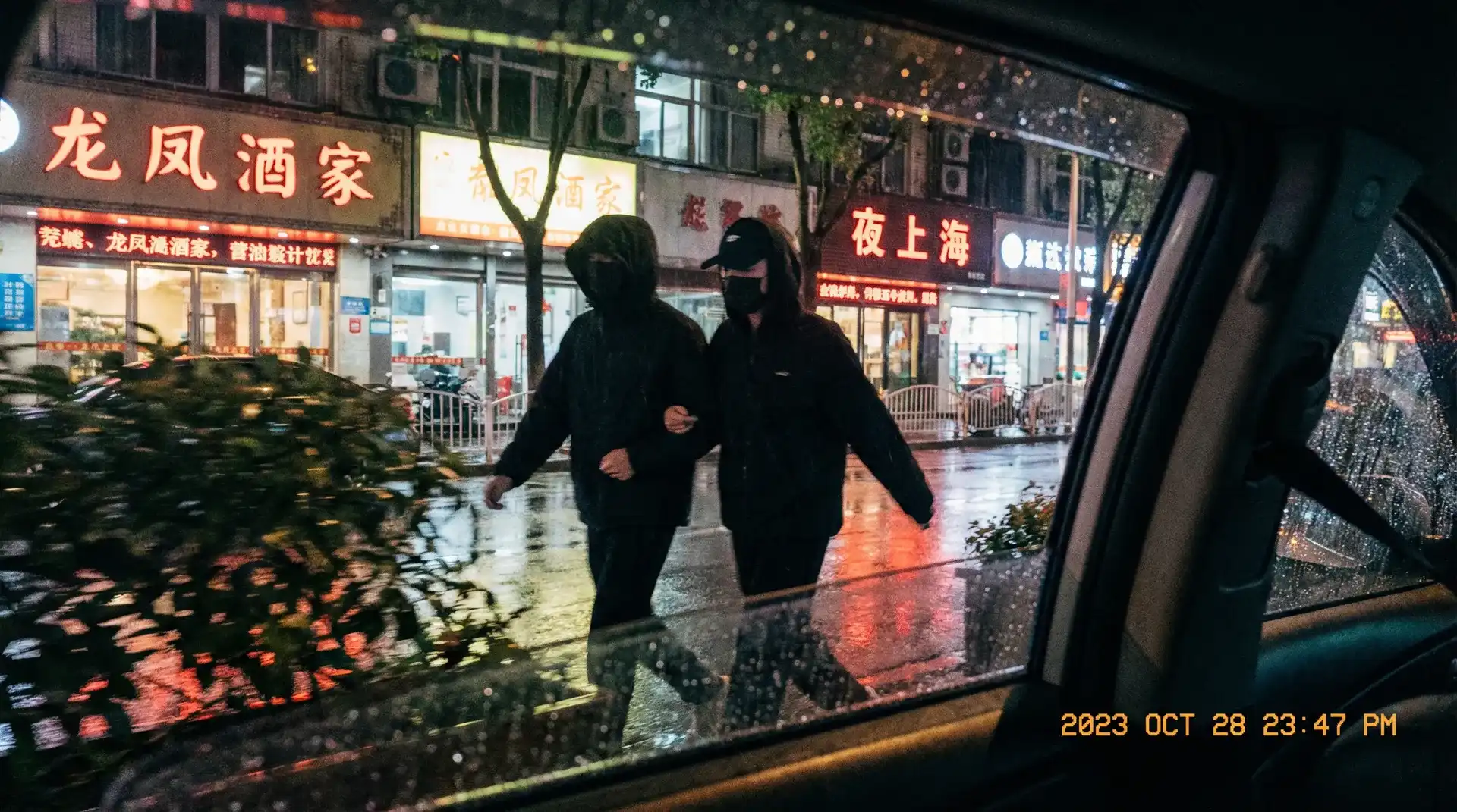 黑椒盖饭 - 每日更新推荐，首页内容持续更新 - 顶流明星深夜密会现场抓拍照片